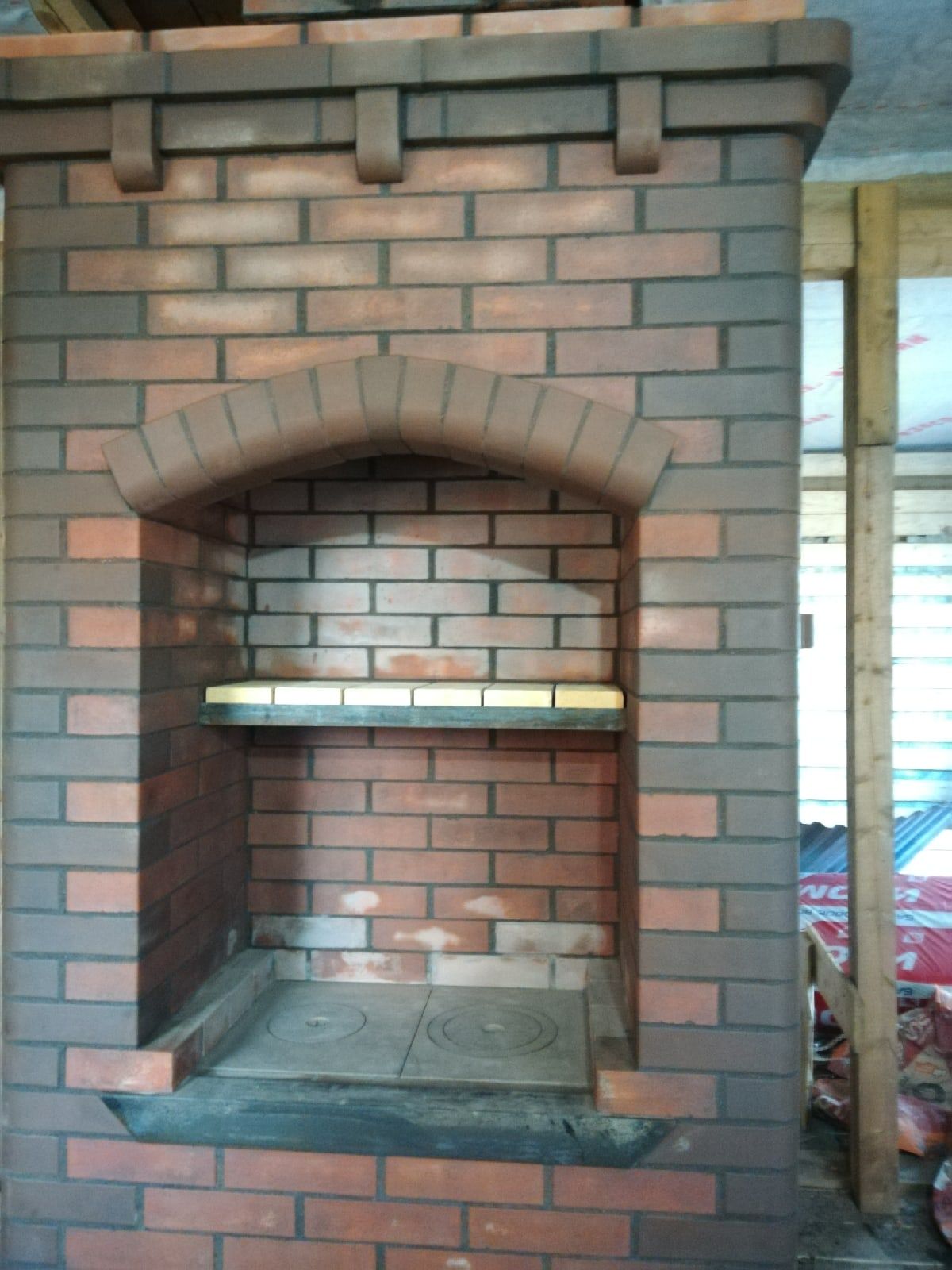 угловая печь из кирпича